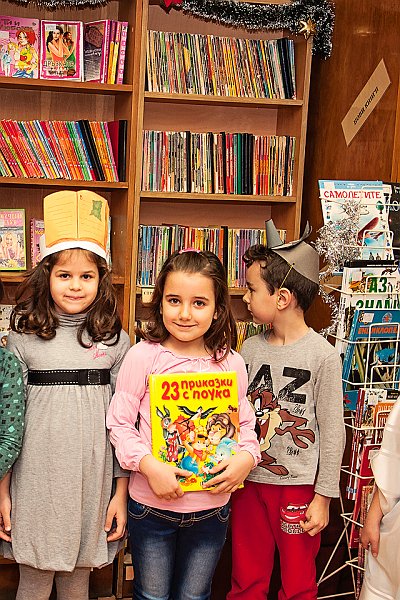 _DSC1979 copy.jpg - Откриване на изложба с рисунки на деца от ЦДГ "Синчец" в Детски и средношколски комплекс